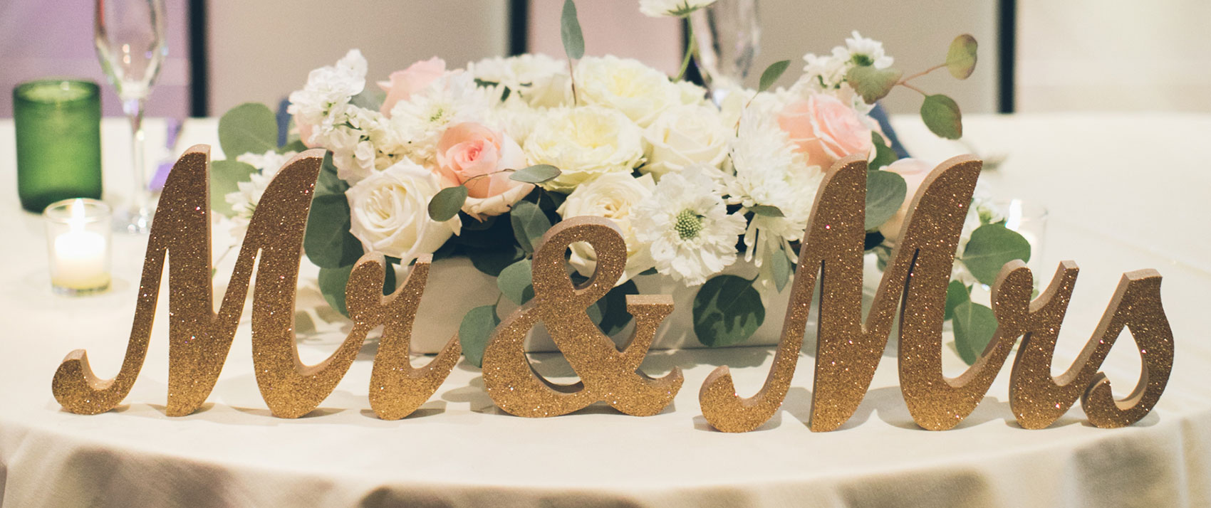 sweetheart table at a riverplace hotel wedding 